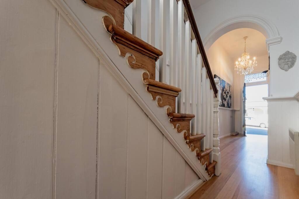 Appartement Historic Beauty In The Cbd! Parking And Wifi à Launceston Extérieur photo
