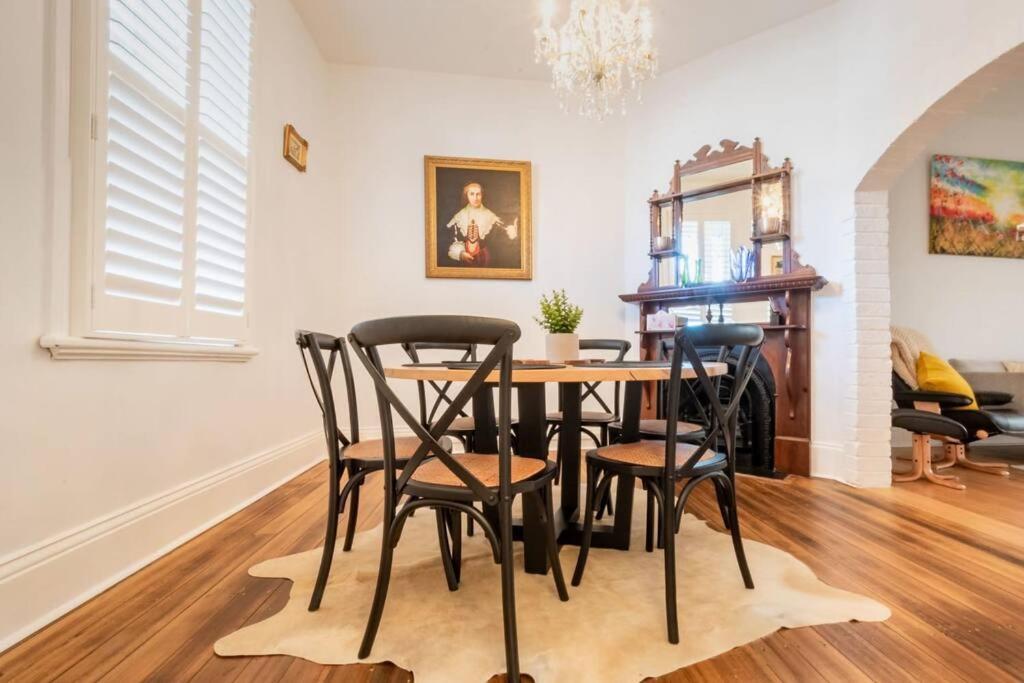 Appartement Historic Beauty In The Cbd! Parking And Wifi à Launceston Extérieur photo