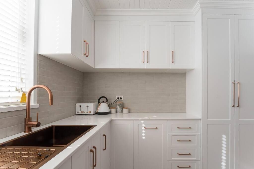 Appartement Historic Beauty In The Cbd! Parking And Wifi à Launceston Extérieur photo