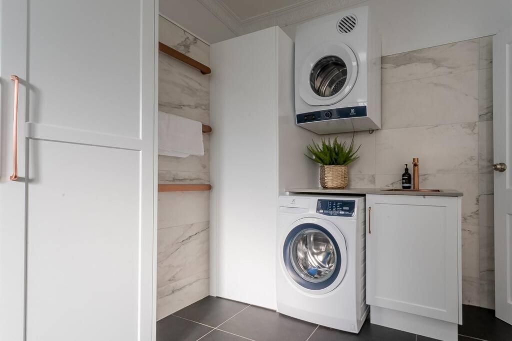Appartement Historic Beauty In The Cbd! Parking And Wifi à Launceston Extérieur photo