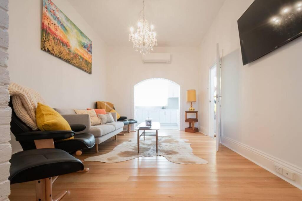 Appartement Historic Beauty In The Cbd! Parking And Wifi à Launceston Extérieur photo